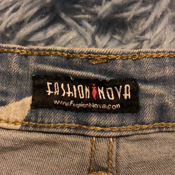 Super cute star denim jean shorts. Size L. - Picture 4 of 6